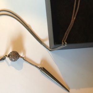 SPIKE NECKLACE